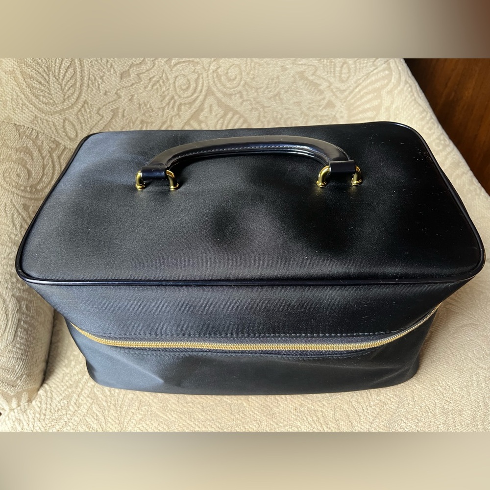 Estee Lauder Navy Cosmetic Case with Gold Hardware